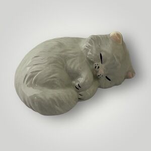 Vintage Ceramic Sleeping Persian Kitten Cat Figure Handpainted 6" x 4"